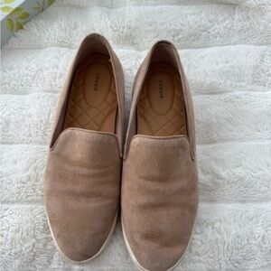 Birdies the Swift Suede Flats in shell